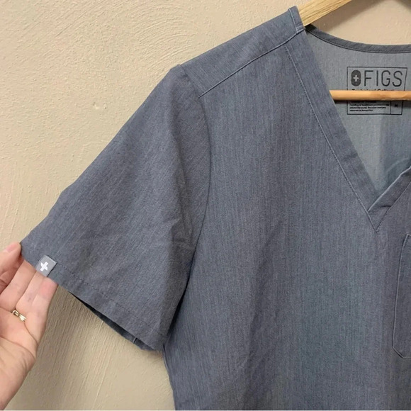 FIGS Catarina One-Pocket Scrub Top Gray Grey Size Medium - Picture 5 of 8